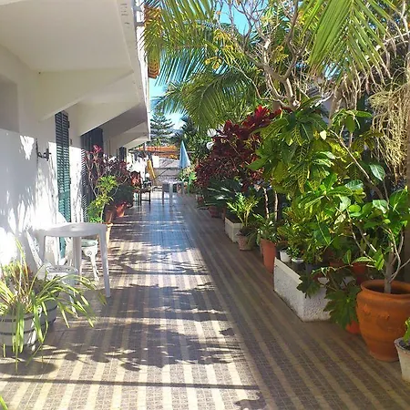 Residencial Melba בית הארחה